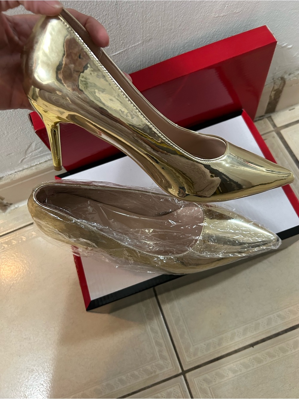 Sleek Gold Pointed-Toe Mid Heel Pumps
